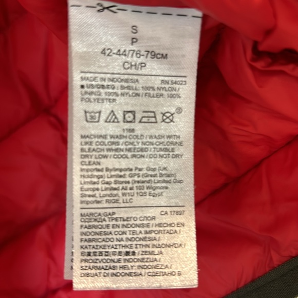 Gap lightweight puffer in black moss size small. Ex cond! - Picture 8 of 10